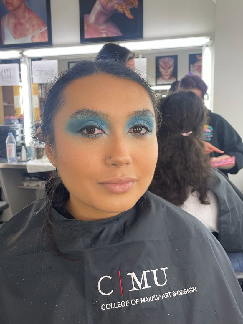 Editorial eye look in teal and turquoise with a glossy nude lip